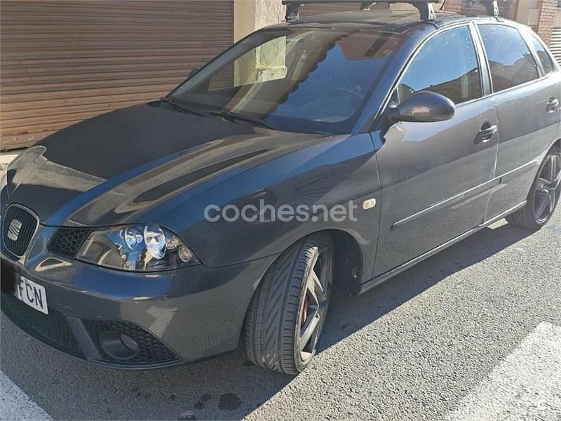 Usado Seat Ibiza Reference 100 CV (73 kW) 2006 Gris / plata Utilitario