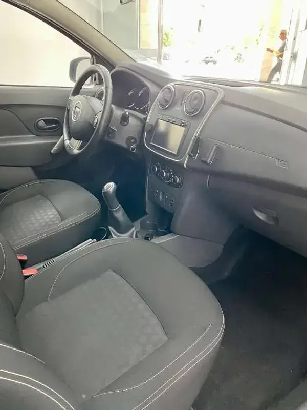 Usado Dacia Logan MCV Lauréate 90 CV (66 kW) 2015 Gris Familiar