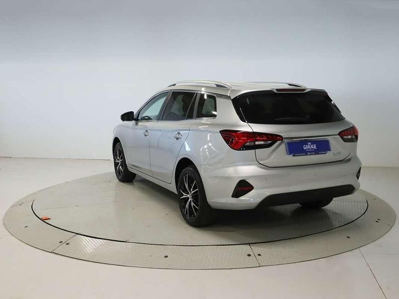 Usado MG MG5 EV Luxury 114 kW (156 CV) 2023 Plateado Familiar