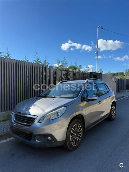 Usado Peugeot 2008 Active 82 CV (60 kW) 2013 Gris / plata SUV