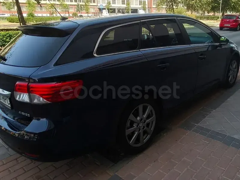 Usado Toyota Avensis Advance 124 CV (91 kW) 2013 Azul Familiar