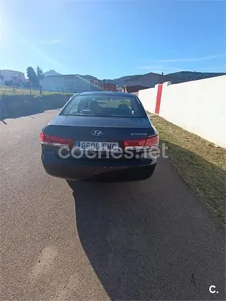 Usado Hyundai Sonata Comfort 140 CV (102 kW) 2007 Granate Berlina