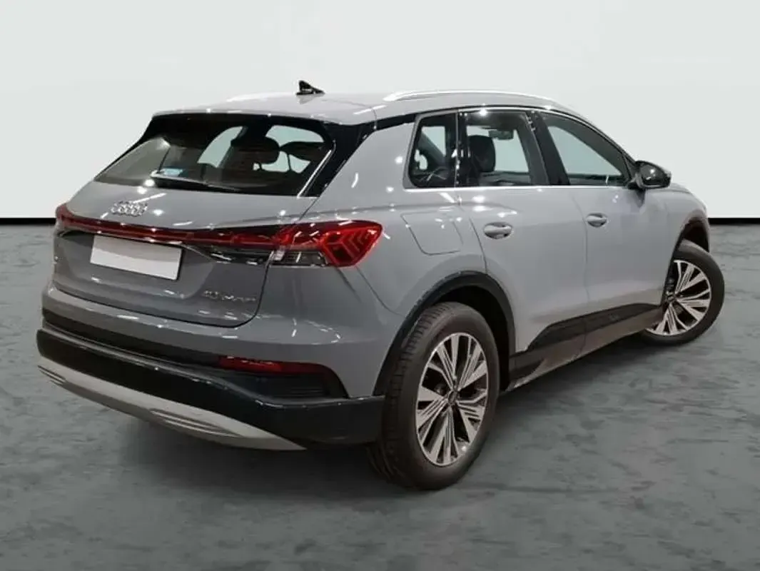 Usado Audi Q4 e-tron Sport 150 kW (204 CV) 2025 Gris SUV