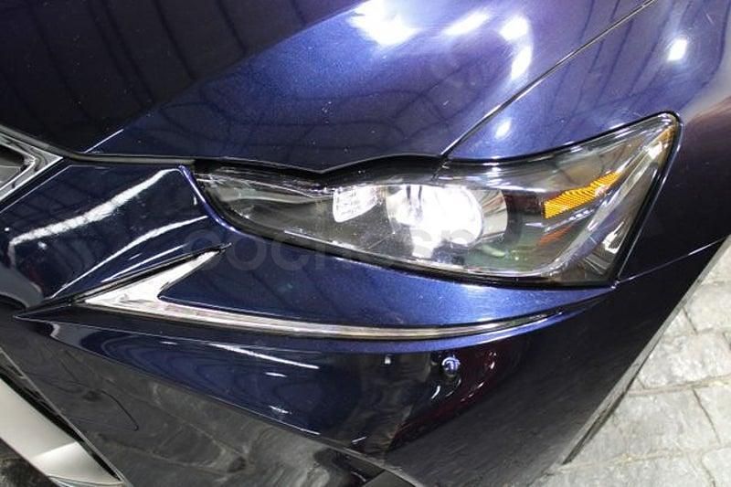 Usado Lexus IS300h Luxury Line 223 CV (164 kW) 2018 Azul Berlina