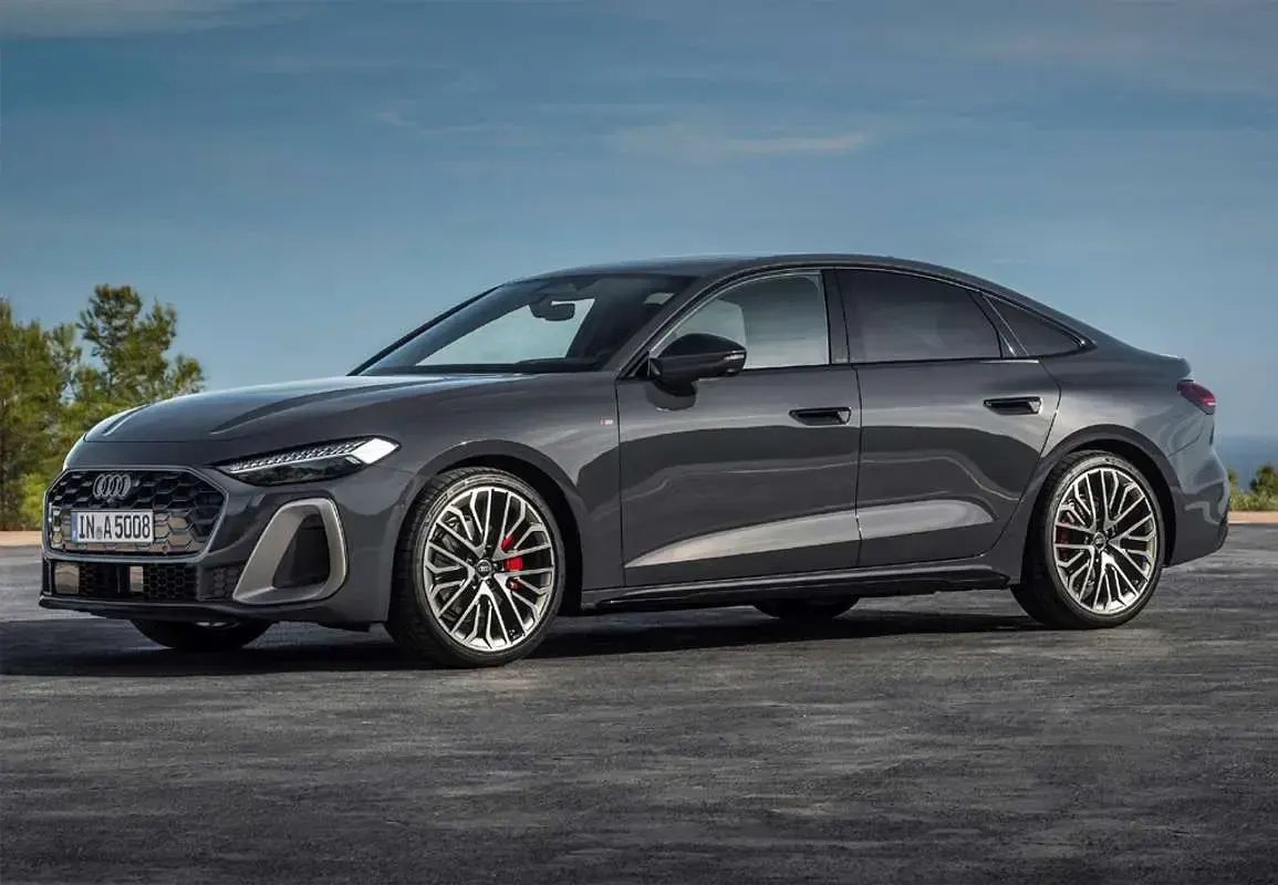 Usado Audi A5 204 CV (150 kW) 2025 Gris Berlina