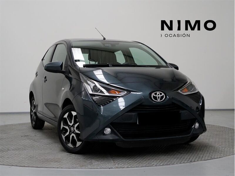Gris Usado 2021 Toyota Aygo X-play Utilitario | 13.500 € (Precio justo) - Imagen 1/4
