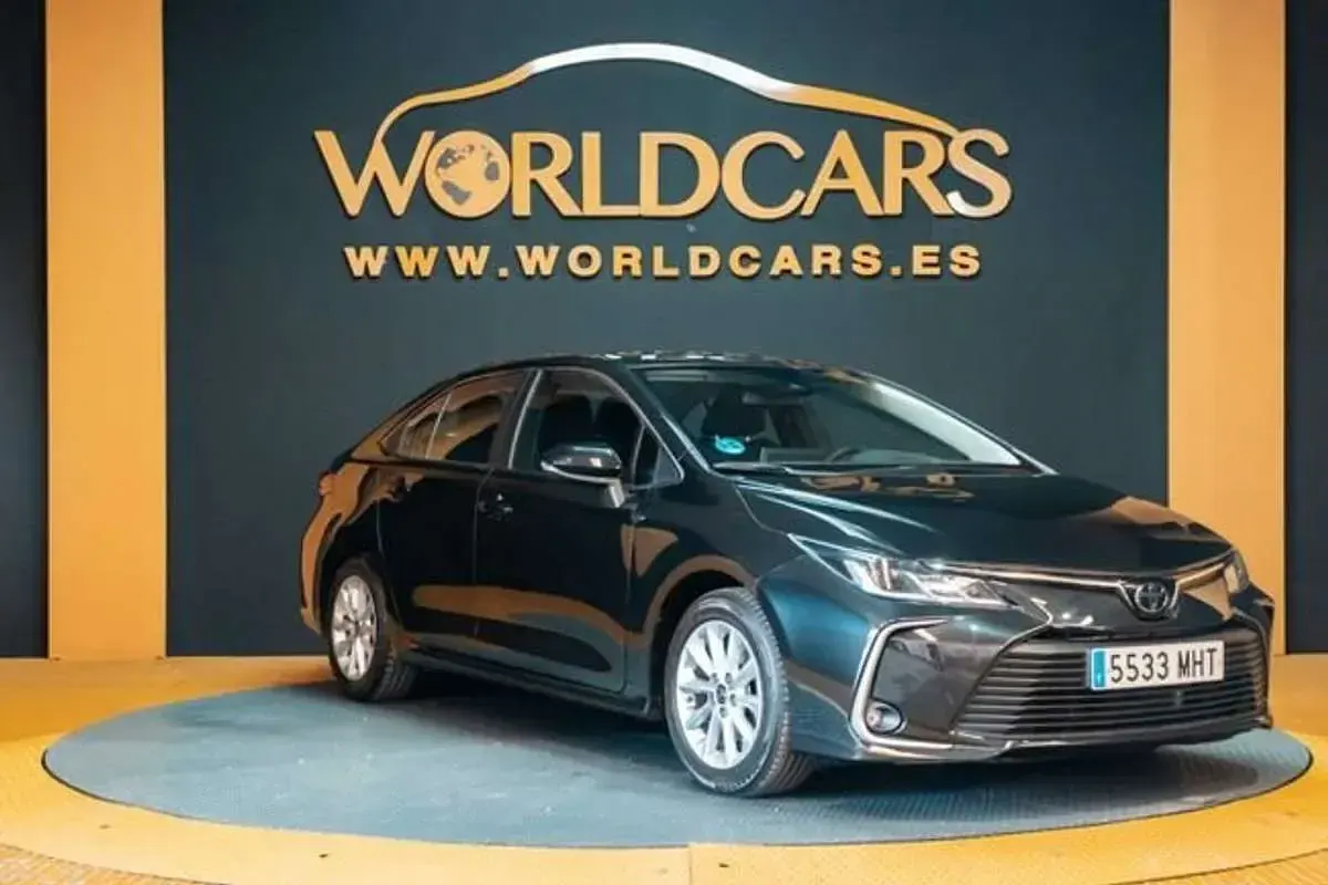 Usado Toyota Corolla 125 CV (91 kW) 2023 Negro Berlina
