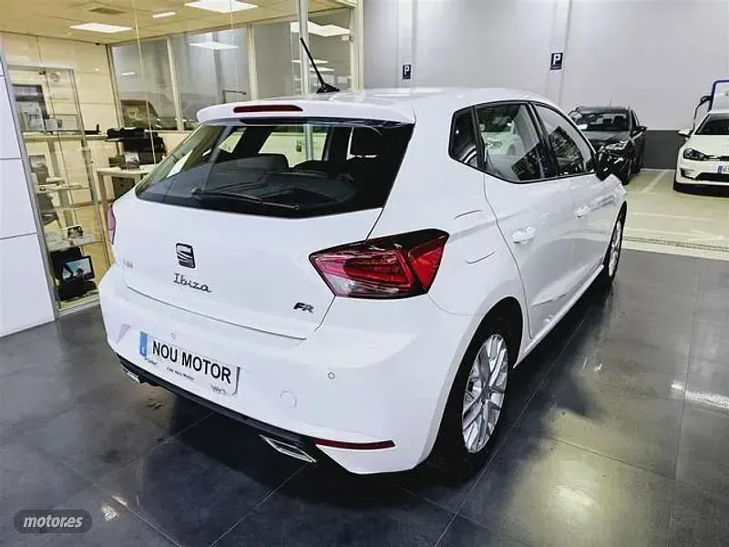 Usado Seat Ibiza FR 115 CV (84 kW) 2025 Blanco Utilitario
