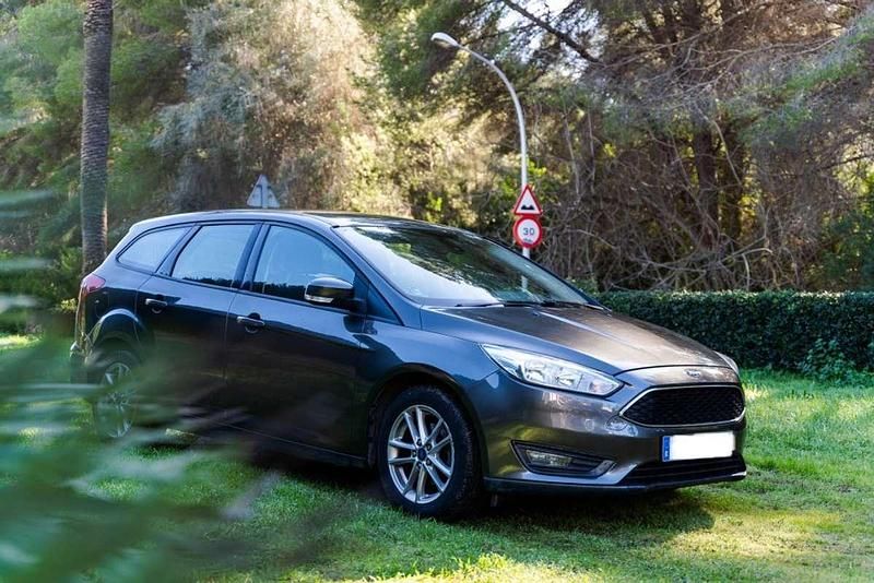 Usado Ford Focus Active 125 CV (91 kW) 2018 Marrón Utilitario