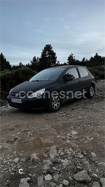 Usado Peugeot 307 90 CV (66 kW) 2002 Negro Berlina