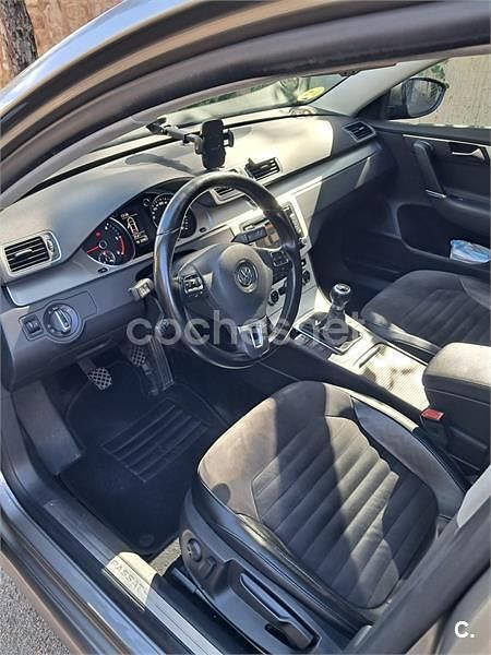 Usado VW Passat Edition 140 CV (102 kW) 2012 Beige Berlina