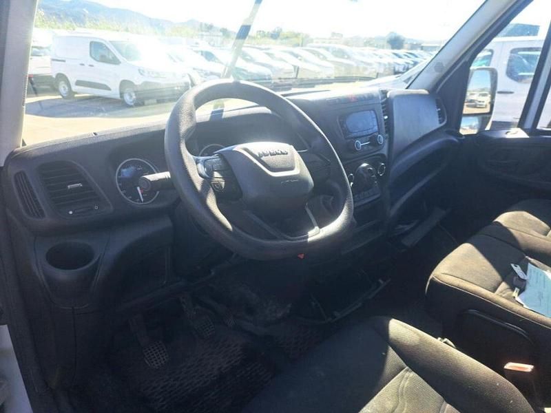 Usado Iveco Daily 136 CV (100 kW) 2021 Blanco Berlina