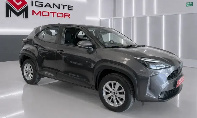 Usado Toyota Yaris Cross Business Edition 116 CV (85 kW) 2021 Gris SUV