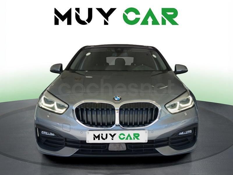 Usado BMW 118 Comfort Edition 140 CV (102 kW) 2022 Gris / plata Utilitario