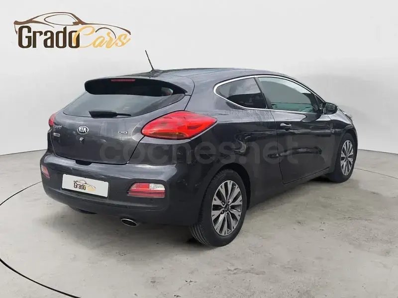 Usado Kia ProCeed GT-Line 136 CV (100 kW) 2016 Gris / plata Utilitario