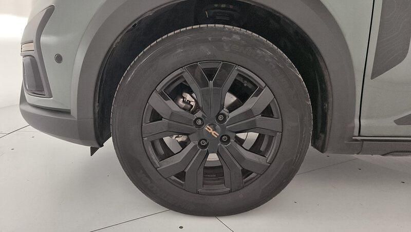 Usado Dacia Sandero Extreme 101 CV (74 kW) 2025 Verde Berlina