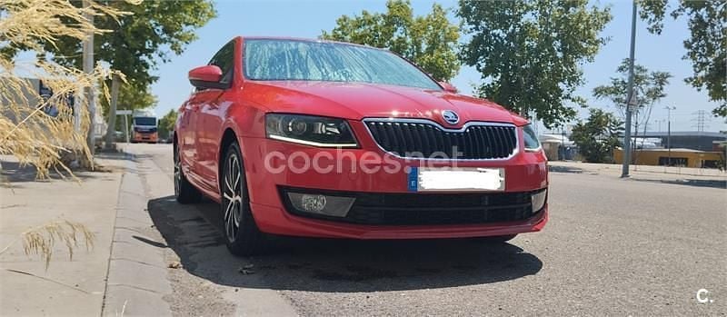 Usado Skoda Octavia Style 150 CV (110 kW) 2017 Rojo Berlina