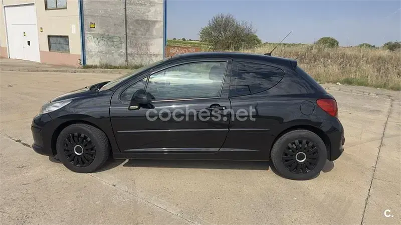 Usado Peugeot 207 70 CV (51 kW) 2007 Negro Berlina