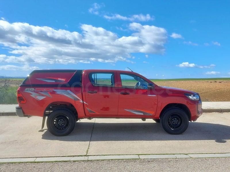 Usado Toyota HiLux Plus 150 CV (110 kW) 2023 Rojo Recogida