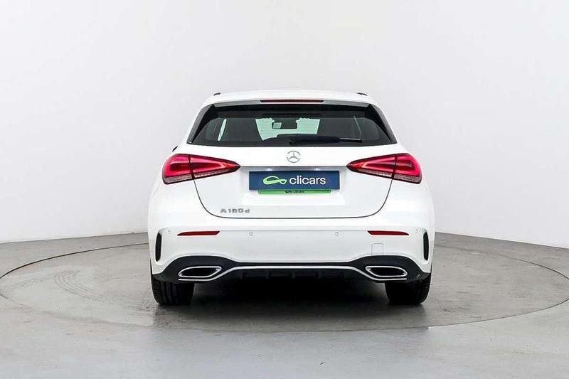 Usado Mercedes A180 116 CV (85 kW) 2020 Gris Utilitario