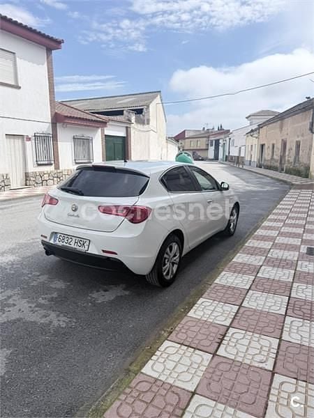 Usado Alfa Romeo Giulietta Progression 105 CV (77 kW) 2013 Blanco Utilitario