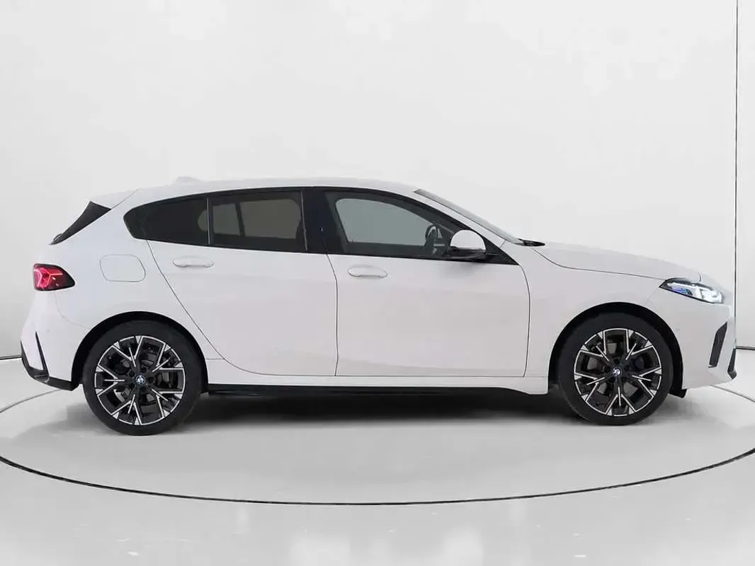 Usado BMW 118 Comfort Edition 150 CV (110 kW) 2025 Blanco Utilitario