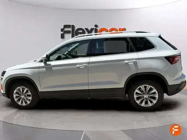 Usado Skoda Karoq Ambition 150 CV (110 kW) 2022 Blanco SUV
