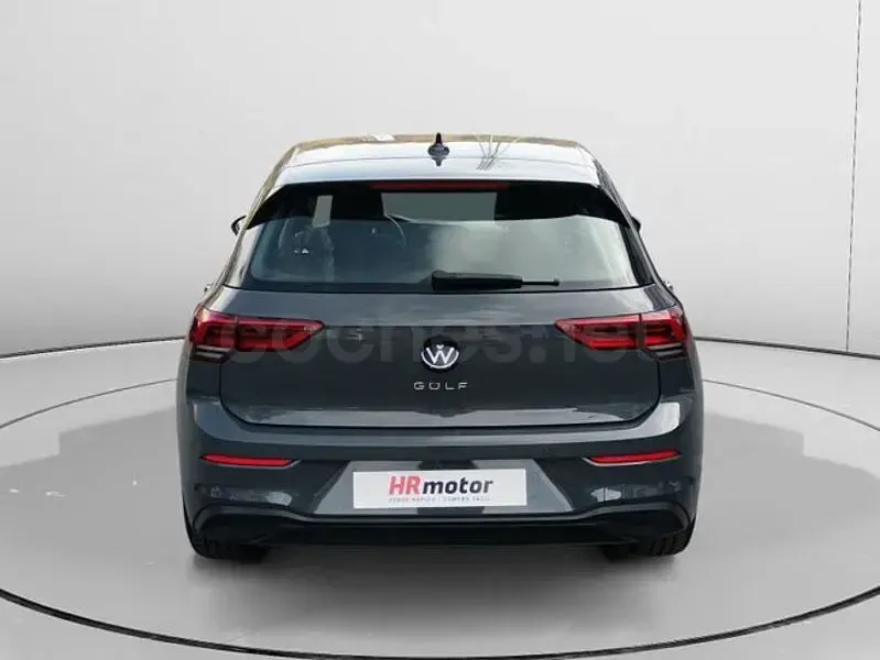 Usado VW Golf VIII Life 116 CV (85 kW) 2024 Gris / plata Berlina