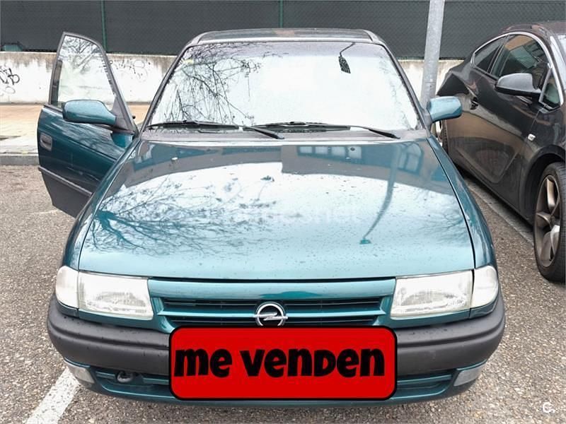 Verde Usado 1998 Opel Astra Comfort Berlina | 1200 € (Buen precio) - Imagen 1/4