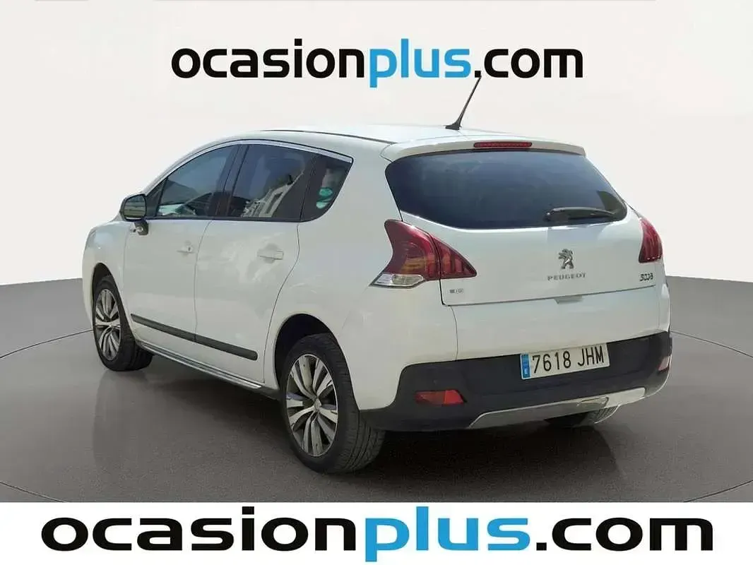 Usado Peugeot 3008 Style 120 CV (88 kW) 2015 Blanco Familiar