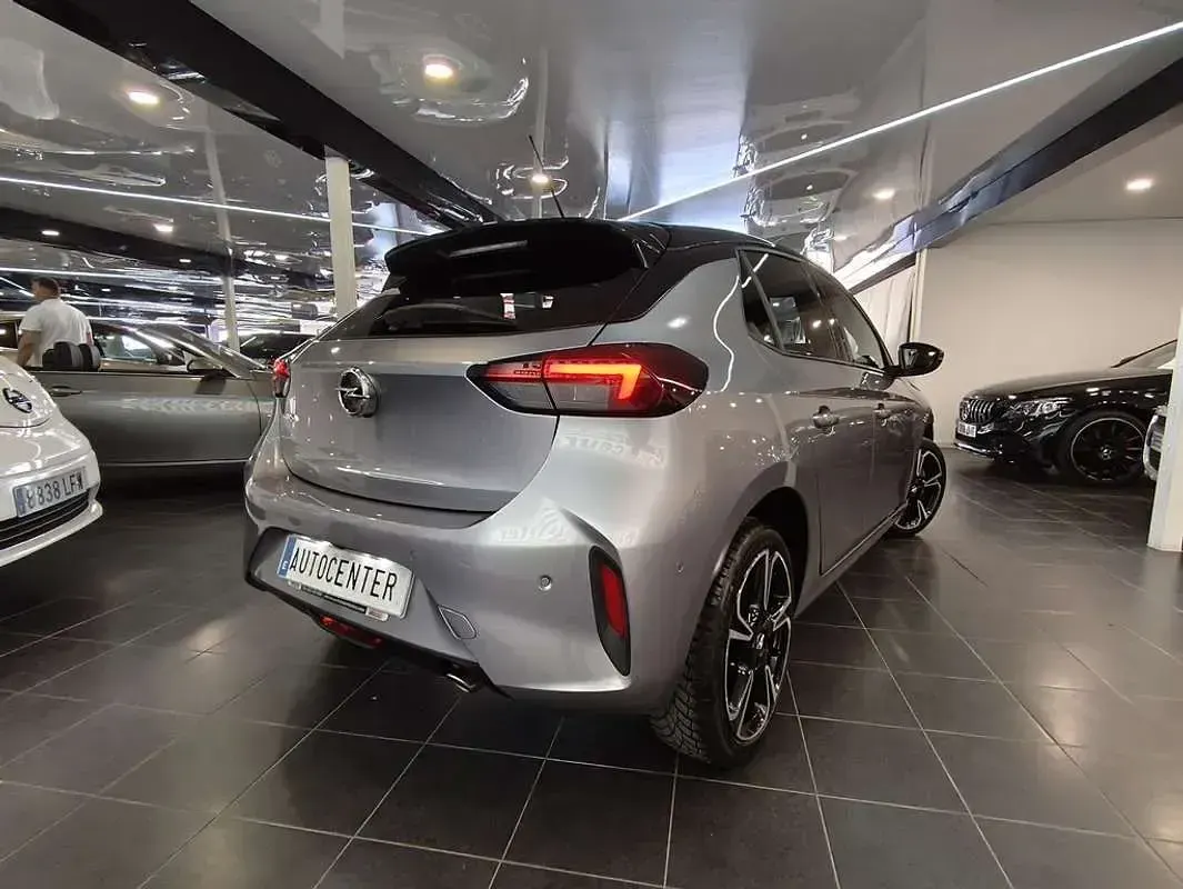 Usado Opel Corsa Elegance 101 CV (74 kW) 2023 Gris Utilitario