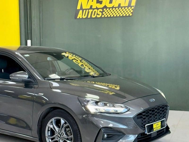Usado Ford Focus ST-Line 125 CV (91 kW) 2020 Gris / plata Berlina