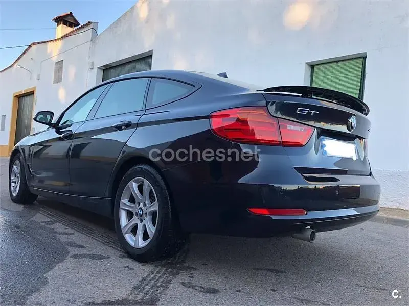 Usado BMW 318 143 CV (105 kW) 2015 Azul Berlina