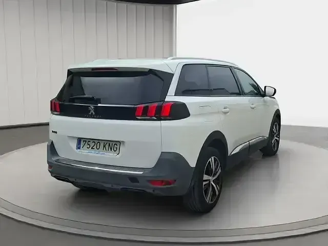 Usado Peugeot 5008 Allure 131 CV (96 kW) 2018 Blanco SUV