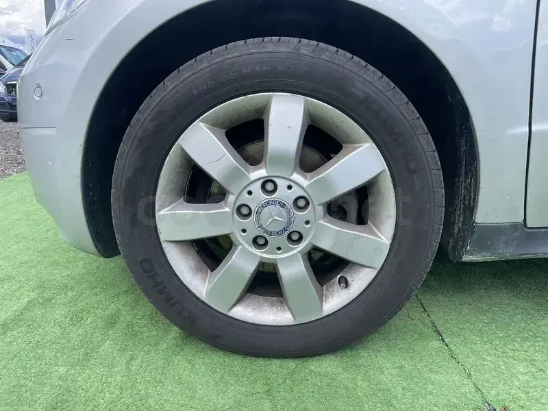 Usado Mercedes A180 Style 109 CV (80 kW) 2012 Gris / plata Berlina