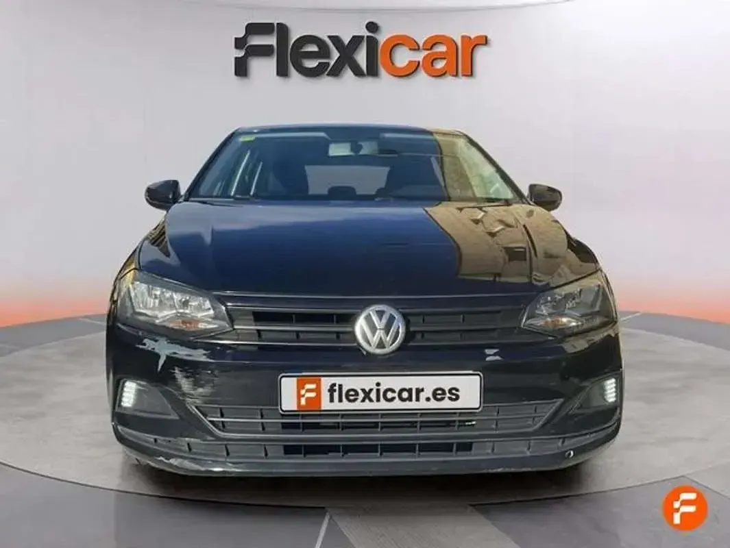 Usado VW Polo Advance 75 CV (55 kW) 2018 Negro Utilitario