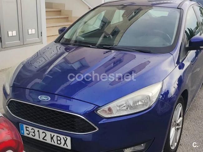 Usado Ford Focus Trend 120 CV (88 kW) 2017 Azul Berlina
