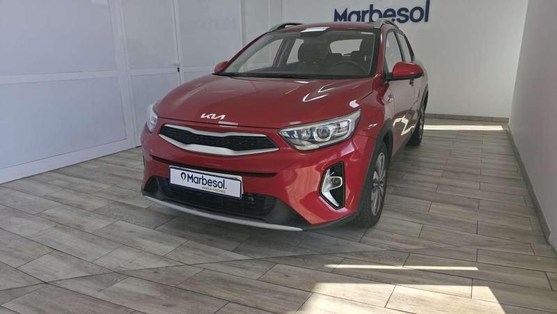 Usado Kia Stonic 101 CV (74 kW) 2022 Burdeos SUV