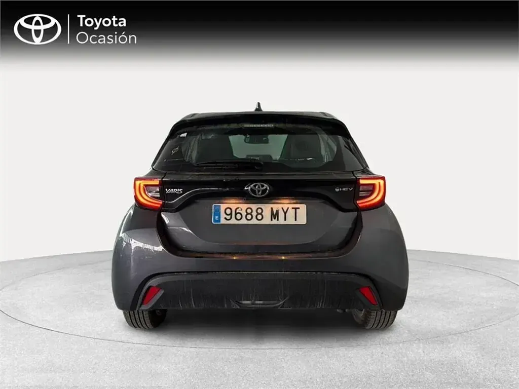 Usado Toyota Yaris Active 116 CV (85 kW) 2025 Gris Utilitario