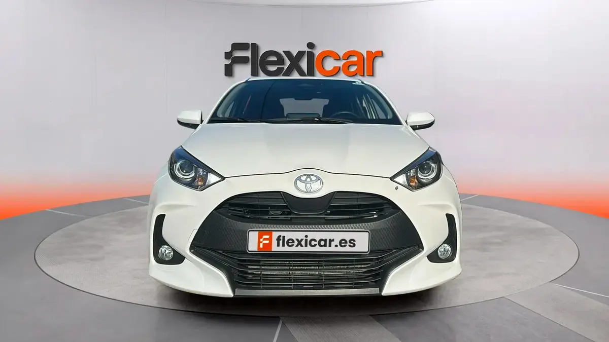 Usado Toyota Yaris Hybrid Active 116 CV (85 kW) 2026 Blanco Berlina