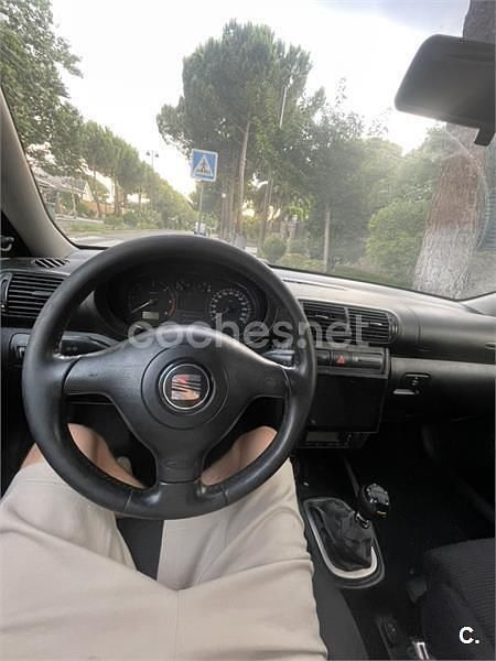 Negro Usado 2005 Seat Leon Stella Berlina | 3000 € - Imagen 1/4
