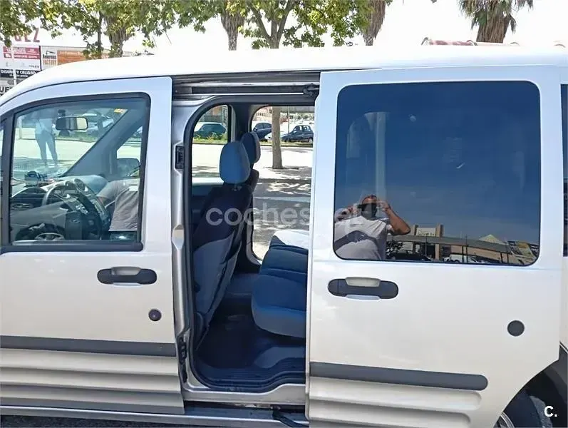 Usado Ford Tourneo Titanium 115 CV (84 kW) 2014 Gris / plata Monovolumen