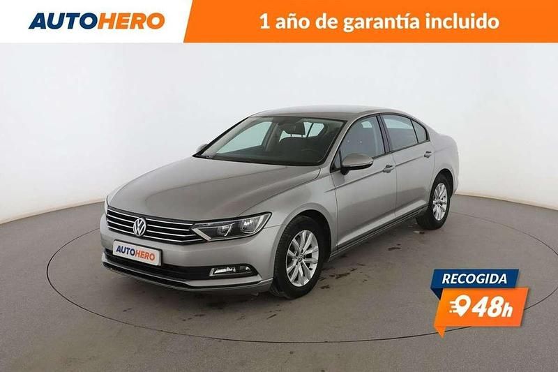 Gris Usado 2015 VW Passat Edition Berlina | 12.399 € (Un poco caro) - Imagen 1/3