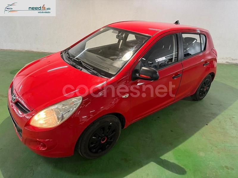 Rojo Usado 2012 Hyundai i20 Berlina | 5400 € (Precio justo) - Imagen 1/4