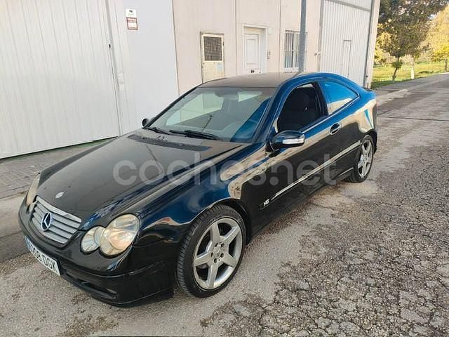 Negro Usado 2005 Mercedes C220 Sport Edition Berlina | 3800 € (Un poco caro) - Imagen 1/4