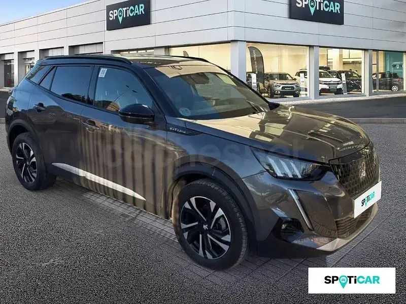 Usado Peugeot 2008 GT-line 130 CV (95 kW) 2020 Gris / plata SUV