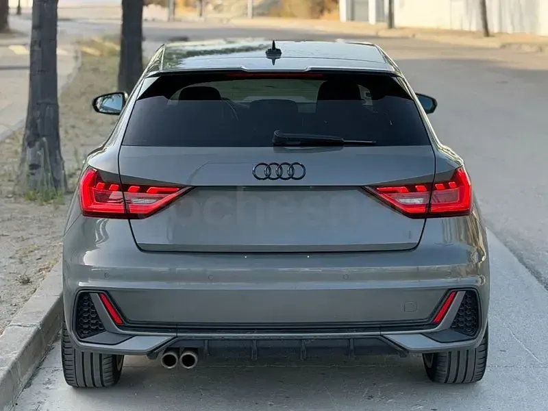 Usado Audi A1 Sportback S-Line 200 CV (147 kW) 2019 Gris / plata Utilitario