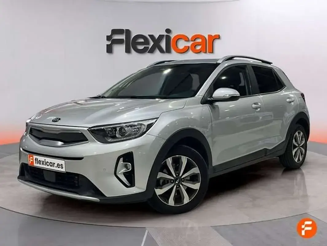 Usado Kia Stonic 101 CV (74 kW) 2021 Gris SUV