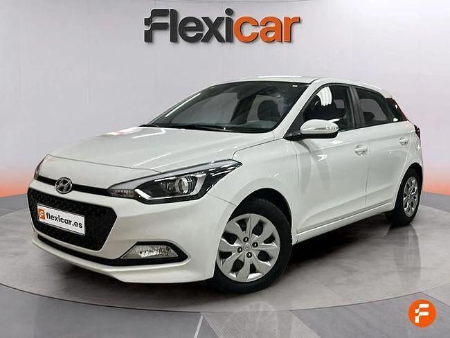 Usado Hyundai i20 84 CV (61 kW) 2016 Blanco Berlina