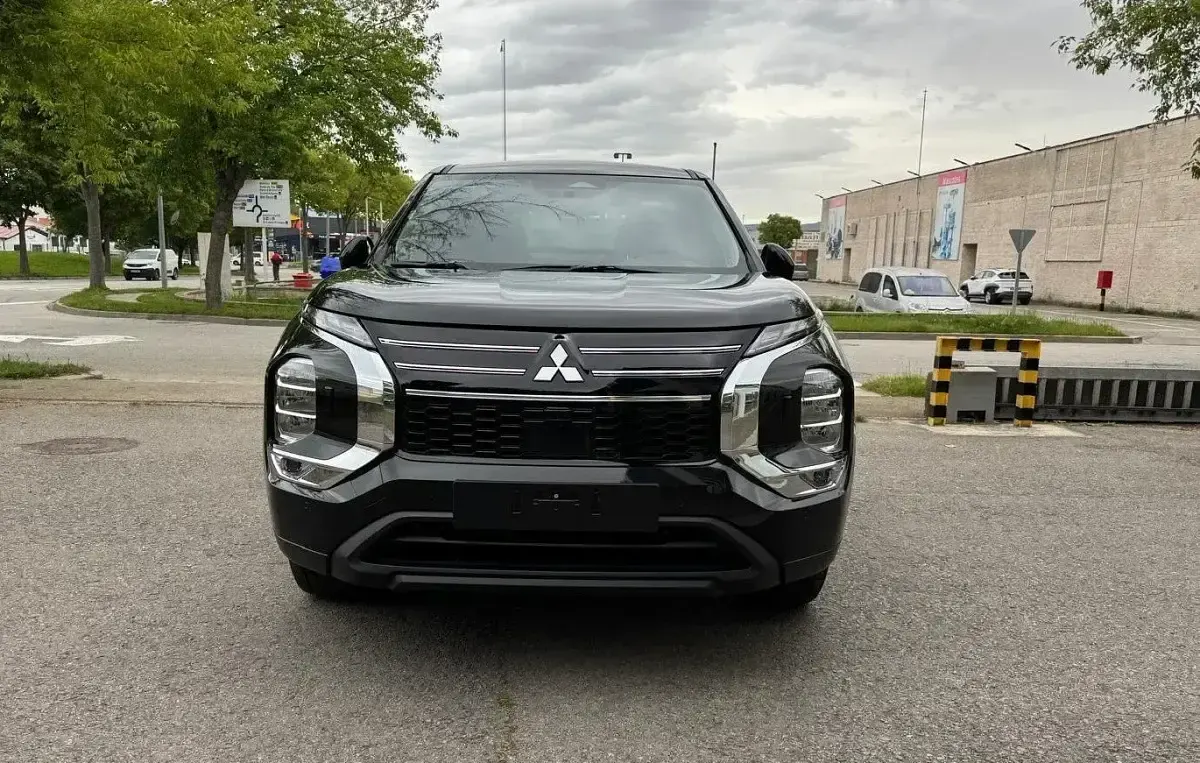 Nuevo Mitsubishi Outlander P-HEV Motion 306 CV (225 kW) 2025 Negro